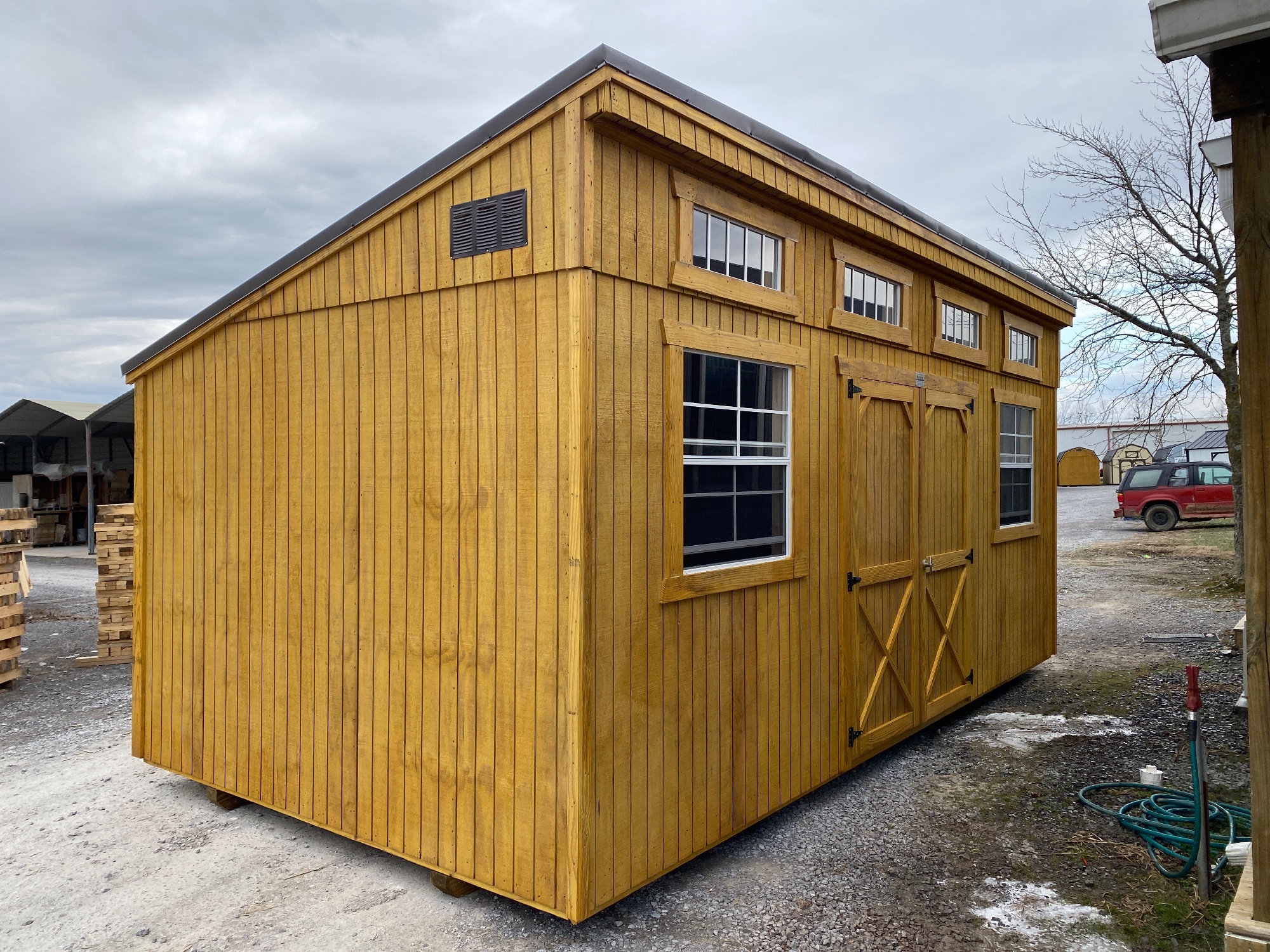 Studio - 10x20