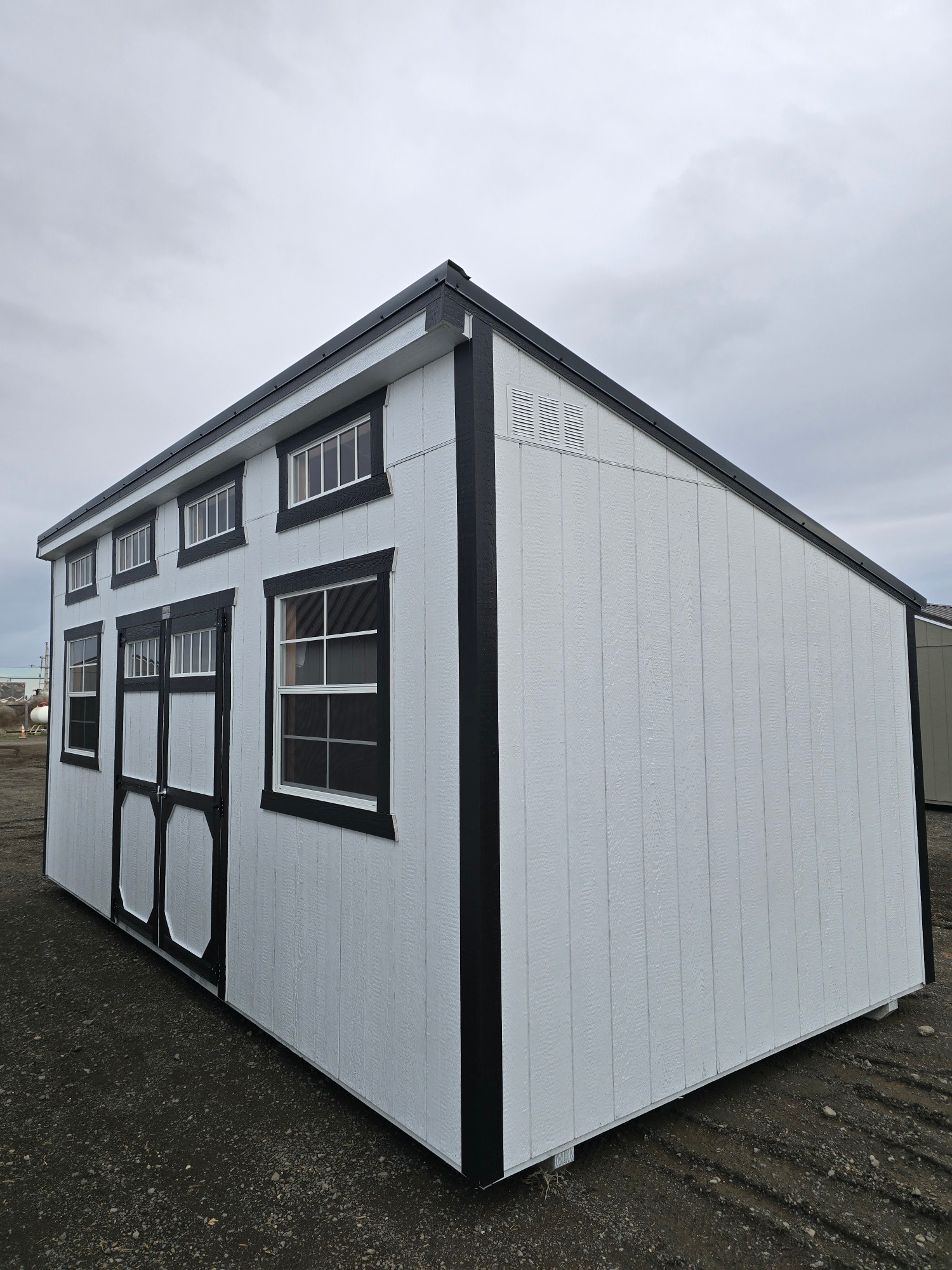 Studio - 10x20
