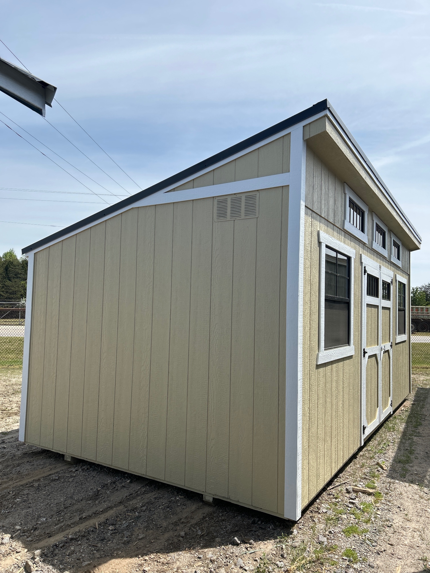 Studio - 10x20