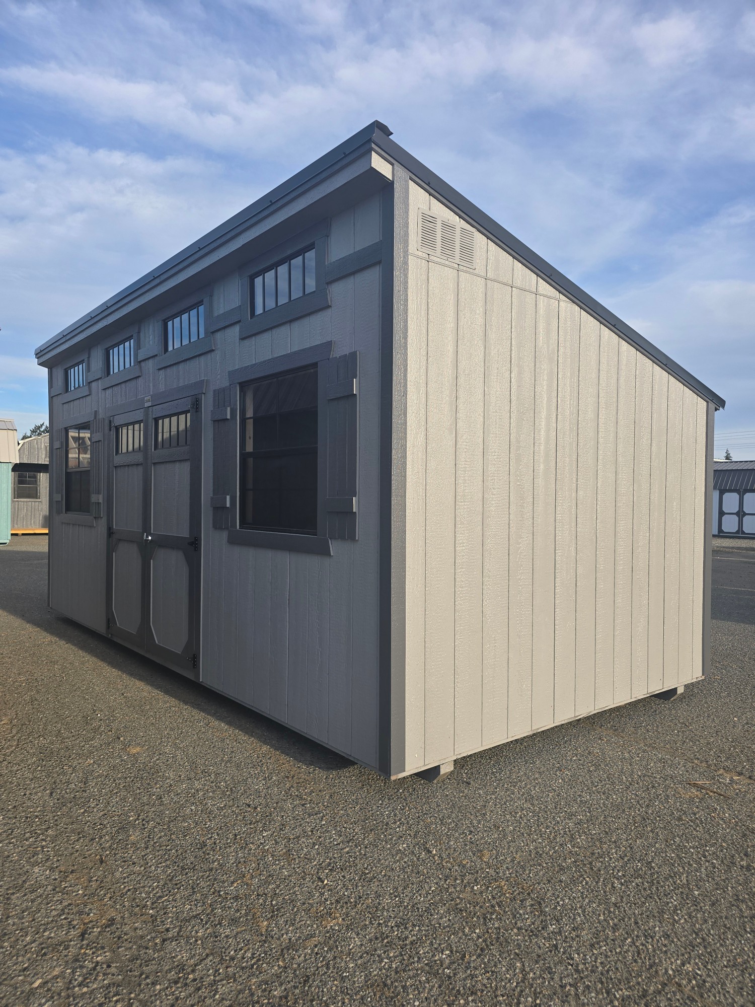 Studio - 10x20
