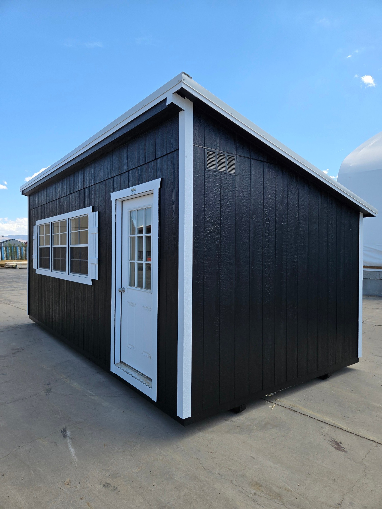 Studio - 10x20