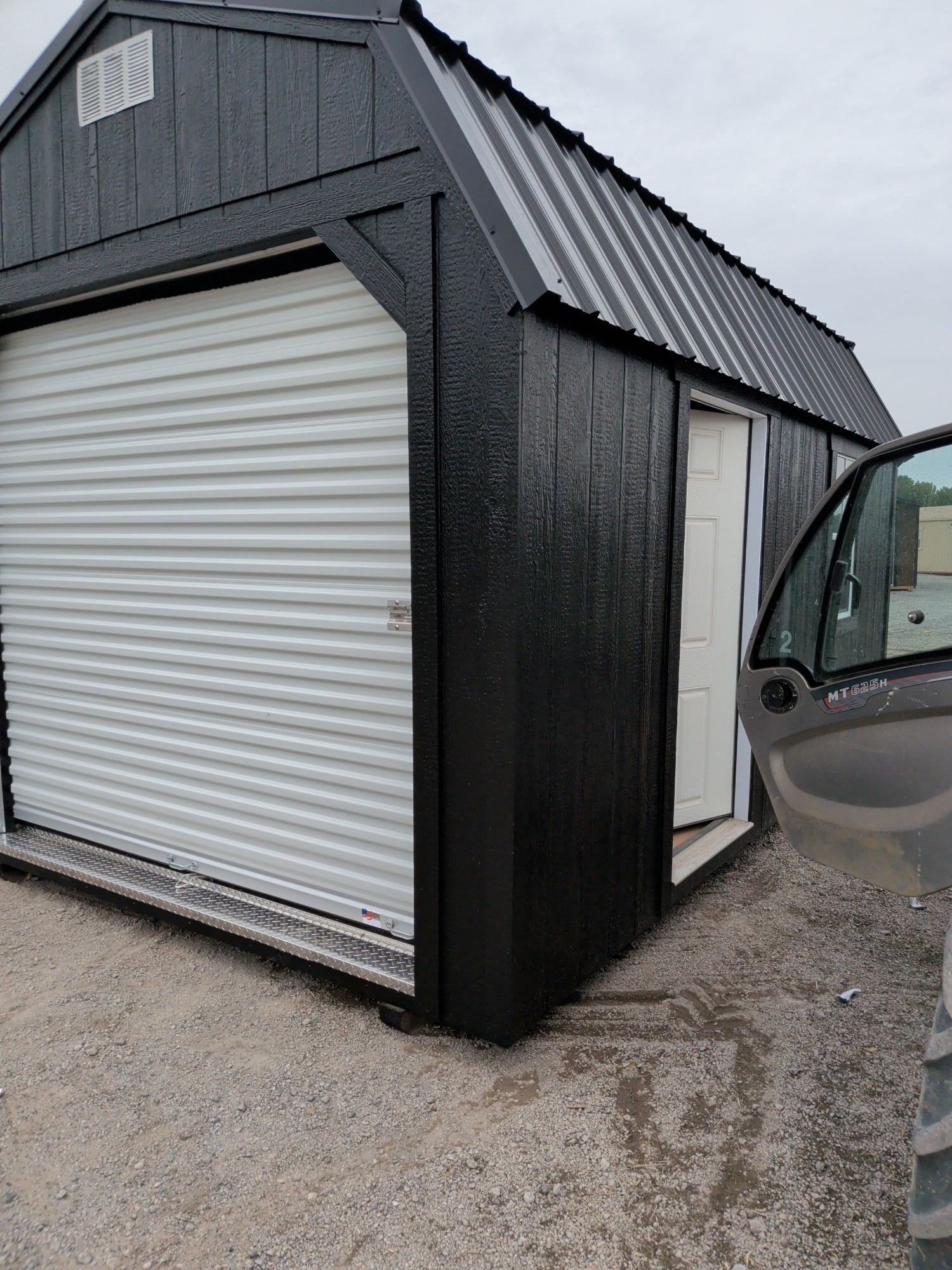 Lofted Barn 8' Garage - 10x16